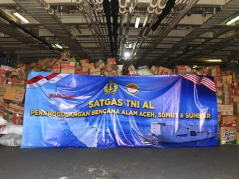 Gunakan Kapal Perang, TNI AL Salurkan Bantuan Kemanusiaan Skala Besar Ke Aceh, Sumut dan Sumatera Gunakan Kapal Perang, TNI AL Salurkan Bantuan Kemanusiaan Skala Besar Ke Aceh, Sumut dan Sumatera