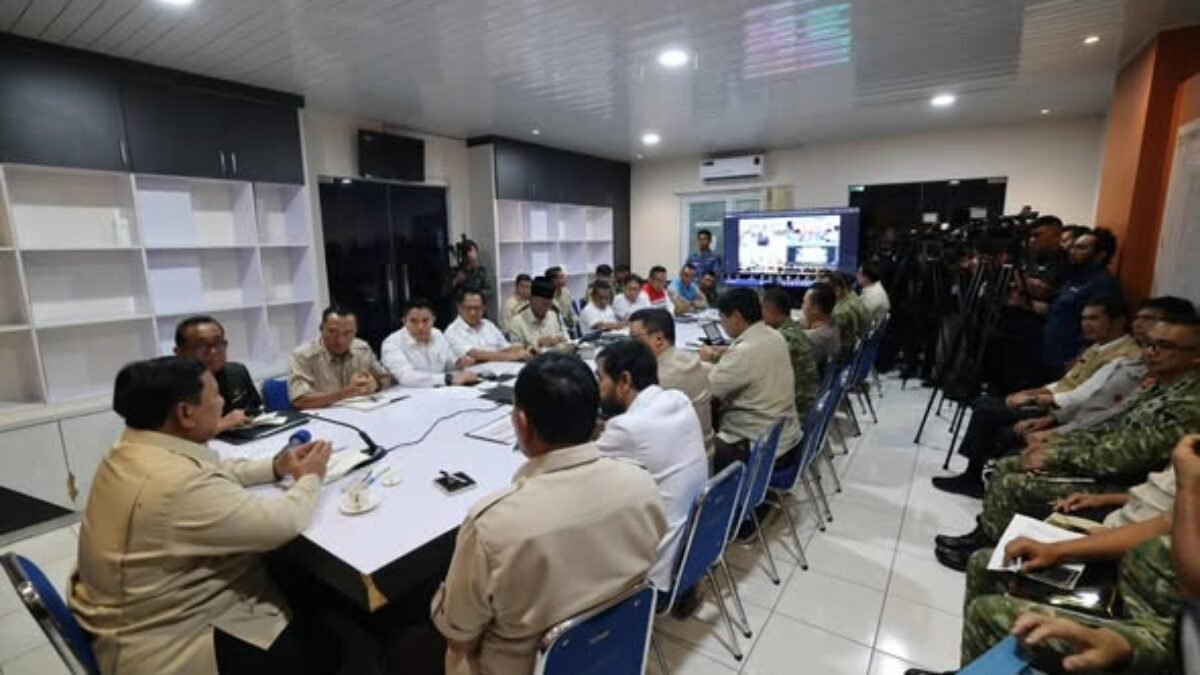 Rapat Darurat di Aceh: Prabowo Instruksikan Penanganan Bencana Lebih Cepat dan Terukur