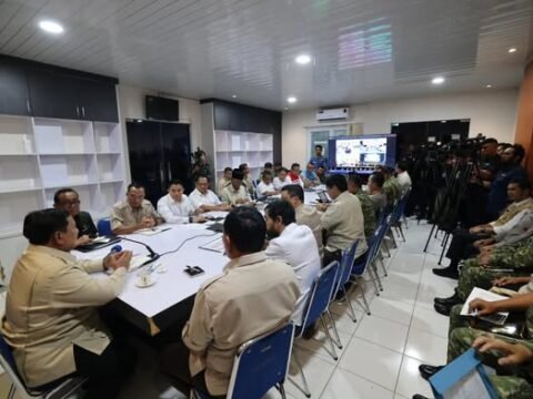 Rapat Darurat di Aceh: Prabowo Instruksikan Penanganan Bencana Lebih Cepat dan Terukur