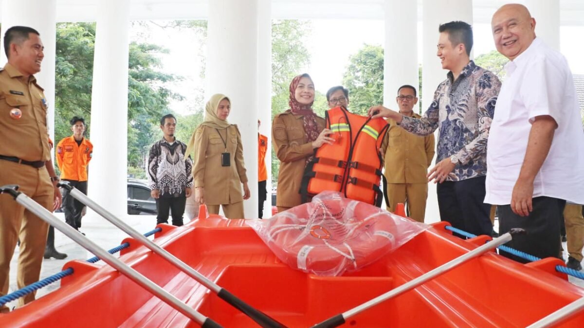 Tanggap Darurat, PT Gani Arta Dwitunggal Berikan Bantuan  Lima Rescue Boat Untuk Kabupaten Serang