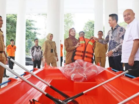 Tanggap Darurat, PT Gani Arta Dwitunggal Berikan Bantuan Lima Rescue Boat Untuk Kabupaten Serang Tanggap Darurat, PT Gani Arta Dwitunggal Berikan Bantuan Lima Rescue Boat Untuk Kabupaten Serang