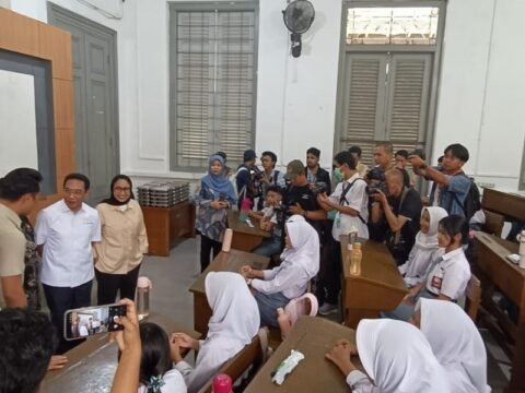Tumbuh Bersama Menuju Masa Depan Emas Anak Indonesia, Setahun Program Makan Bergizi Gratis