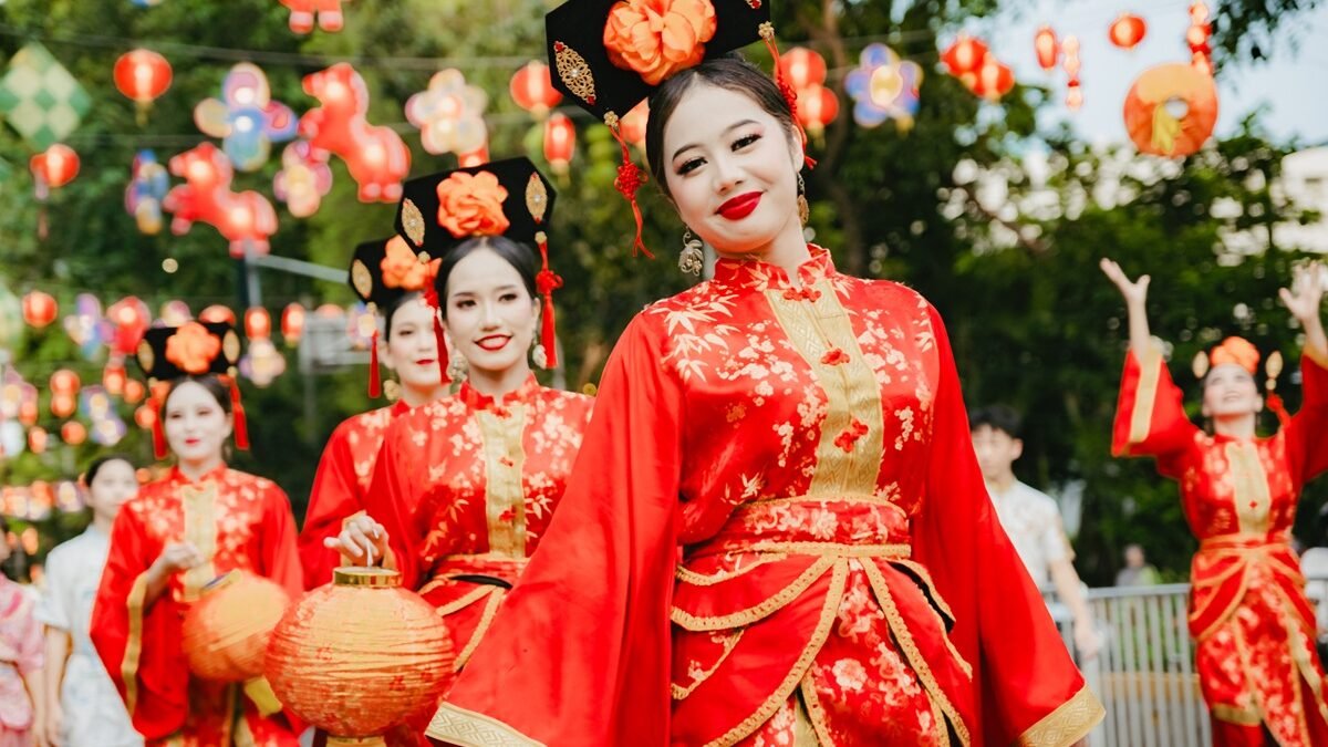 Parade Imlek Nusantara Meriahkan Jakarta, Warga Antusias Meski Diguyur Hujan Parade Imlek Nusantara Meriahkan Jakarta, Warga Antusias Meski Diguyur Hujan