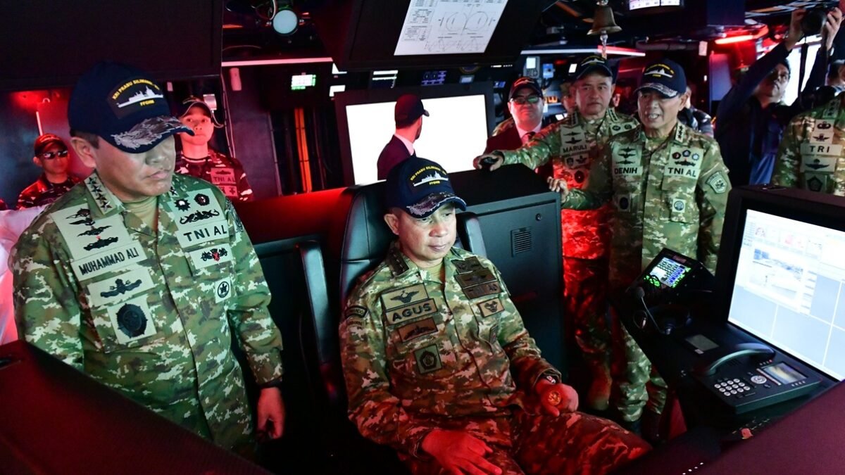 Armada Baru TNI AL, KRI Prabu Siliwangi-321 Sandar di Tanjung Priok