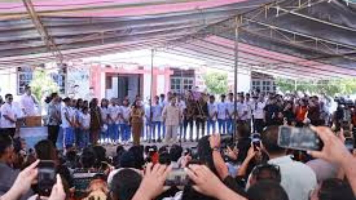 Momen Prabowo Menyanyi Bersama Anak-anak di Pulau Miangas, Wilayah Terluar Indonesia