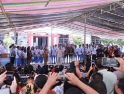 Momen Prabowo Menyanyi Bersama Anak-anak di Pulau Miangas, Wilayah Terluar Indonesia