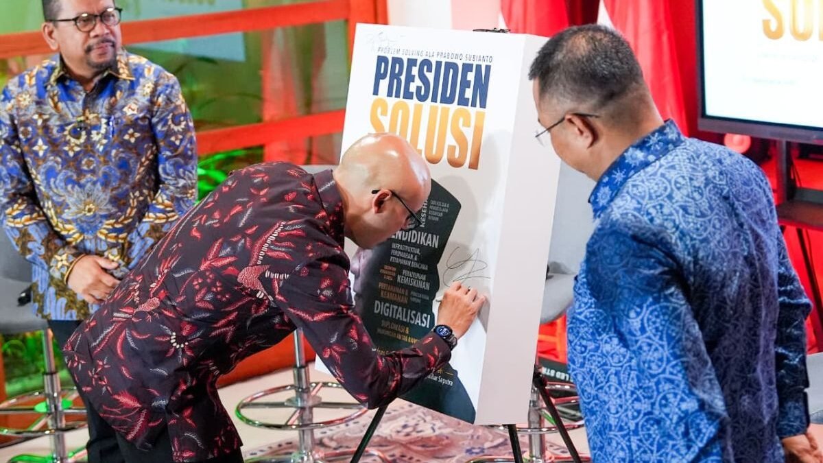 Menyelami Pola Pikir di Balik Gerak Cepat Prabowo Lewat Buku Presiden Solusi