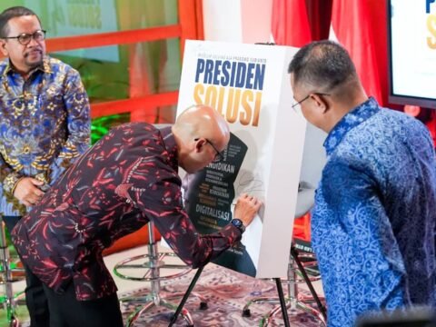 Menyelami Pola Pikir di Balik Gerak Cepat Prabowo Lewat Buku Presiden Solusi