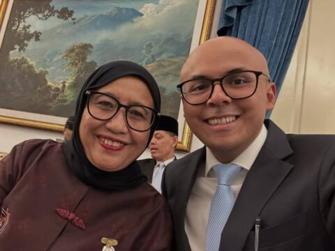 Catatan Dirgayuza Setiawan Tentang Sepatu Kets Ibu Nanik Deyang, Kepala BGN yang Baru Ditunjuk Presiden Prabowo Catatan Dirgayuza Setiawan Tentang Sepatu Kets Ibu Nanik Deyang, Kepala BGN yang Baru Ditunjuk Presiden Prabowo