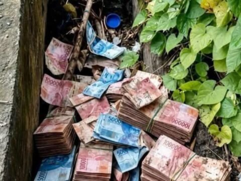 Kalau Menemukan Uang Kotor Seperti Ini, Apakah Harus ‘Dicuci’? Kalau Menemukan Uang Kotor Seperti Ini, Apakah Harus ‘Dicuci’?