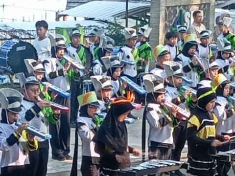 Belajar Literasi dari Empang dan Rakit Galon Belajar Literasi dari Empang dan Rakit Galon